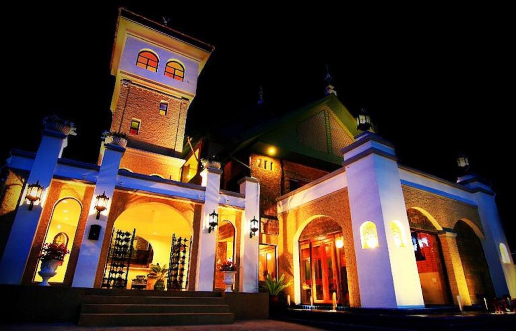 Отель The Castle Чиангмай Экстерьер фото